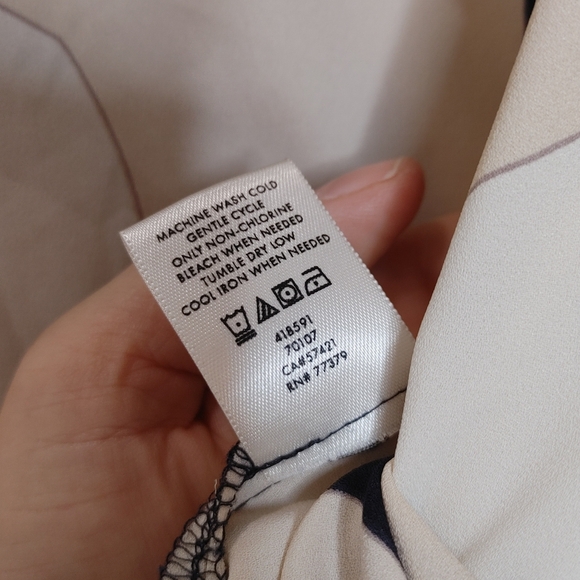 Ann Taylor Blouse Top Long Sleeve Button Front Abstract Cream.Bkue Pink XS - Picture 9 of 9